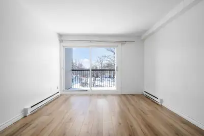 Appartement 3 et demi dans un immeuble situé à proximité du Cégep de Lévis-Lauzon, dans un quartier...