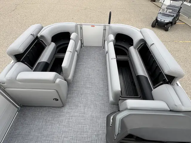 2026 Sun Tracker Party Barge 20 DLX pontoon boat in Powerboats & Motorboats in Prince Albert - Image 17