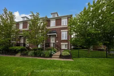 Price: $629,900 / $2,390/mo Welcome to this bright and spacious end-unit, 2-storey, Halminen Homes c...