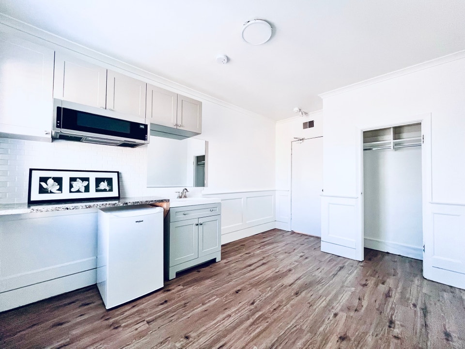 SRO Units / Shared Washrooms 4