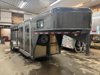 Our 2025 Maverick 4 Horse slant ST Gooseneck Special edition ! Standard Features: 7' Tall 6' 6'' Wid...