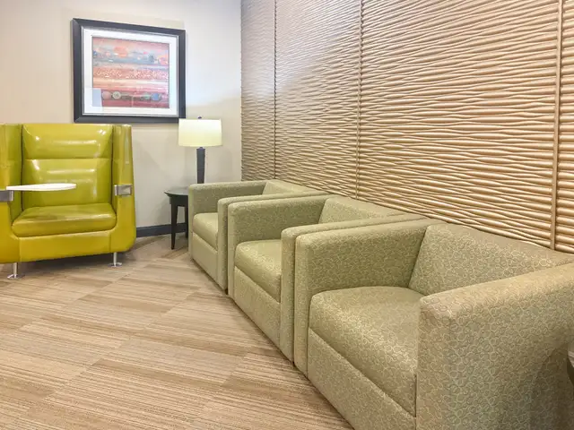 Office space for rent for 1 person in Etobicoke Toronto in Commercial & Office Space for Rent in City of Toronto - Image 5