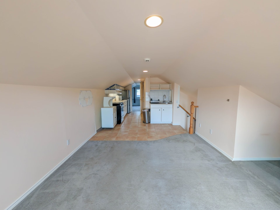 977 Parkhill Ave, Burlington - All Inclusive 1 Bed Upper Unit 5