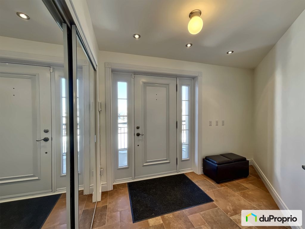 $977,700 - 3 Storey for sale in St-Joseph-Du-Lac — photo 2