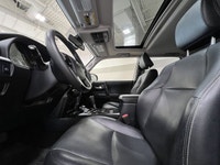 4-WHEEL DRIVE, LEATHER SEATING, HEATED & VENTILATED FRONT SEATS, NAVIGATION, BLIND SPOT MONITOR Expe... (image 9)