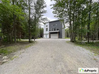 Chalet 4 saisons avec trois accès privilégiés au lac Aylmer (2e rangée). Découvrez cette élégante co...