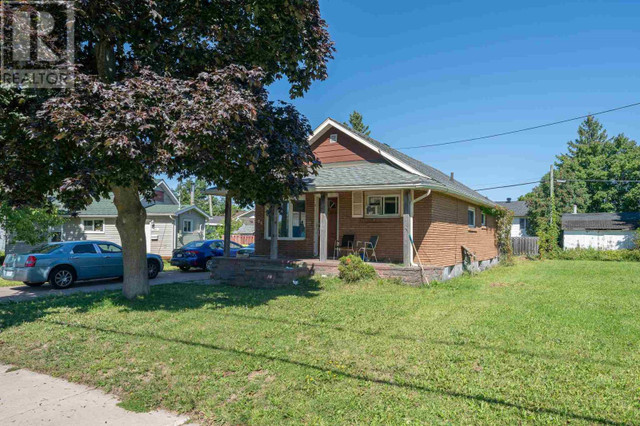 104 Wawanosh AVE Sault Ste Marie, Ontario in Houses for Sale in Sault Ste. Marie - Image 2