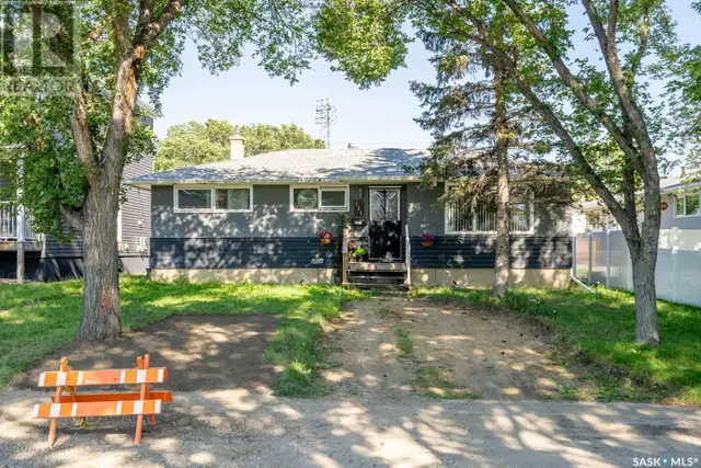 111 Montreal STREET N Regina, Saskatchewan in Houses for Sale in Regina - Image 2