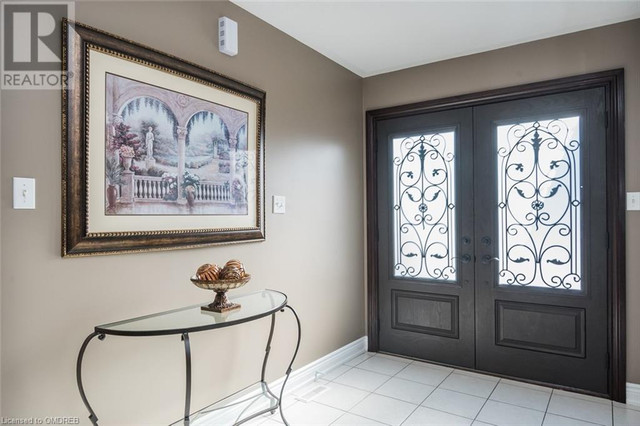 53 NATIONAL Crescent Brampton, Ontario in Houses for Sale in Mississauga / Peel Region - Image 4
