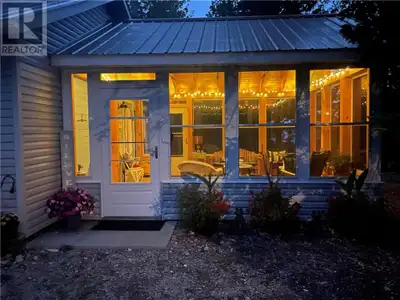 Are you looking for a serene getaway with breathtaking sunsets? Welcome to your own private retreat...