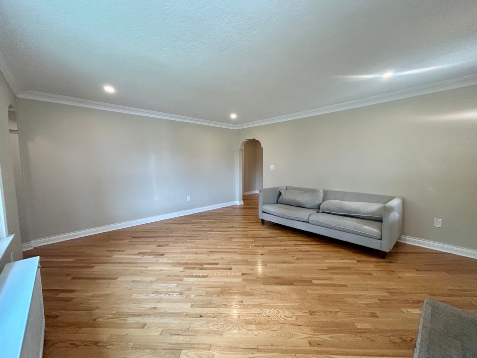**RENOVATED** 3 Bedroom Main Floor Unit in North End!! 5