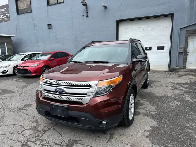 2015 Ford Explorer XLT 4-Door 4x4 Leather, Sunroof, Navigation, 7-Passenger, Impeccable Condition