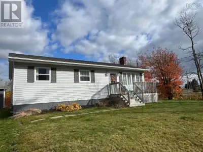 A 3 bedroom bungalow that has been well maintained by the current meticulous owner! Three bedrooms,...