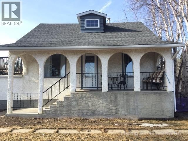 109 Ceal Square Hinton, Alberta 1