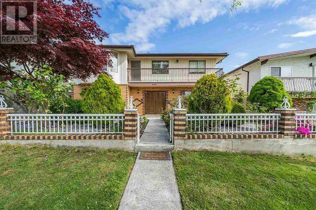 4421 PARKER STREET Burnaby, British Columbia in Houses for Sale in Burnaby/New Westminster - Image 2