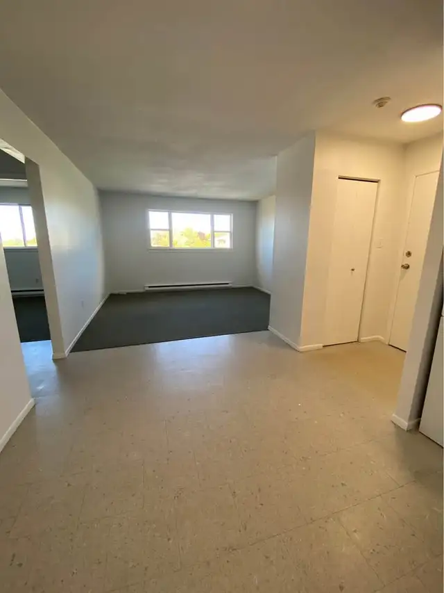 180 Woodhaven Dr Unit 17 - 2 bedroom third floor | Long Term Rentals ...