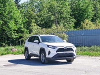 All Wheel Drive for superior traction - Adaptive Cruise Control for enhanced safety - Gas/Electric I... (image 2)