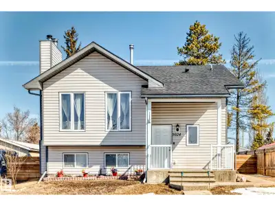 Well maintained bi-level home in Ryley. This home has a good size front entry. At the top of the sta...