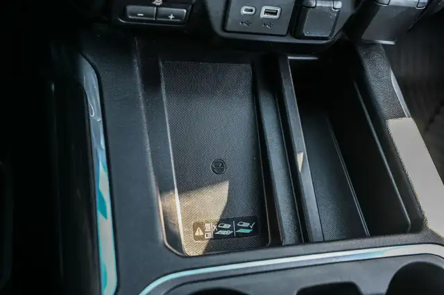 2020 GMC Sierra 2500HD AT4 AWD * Crew Cab * 6.6L V8 Duramax Dies in Cars & Trucks in City of Montréal - Image 36