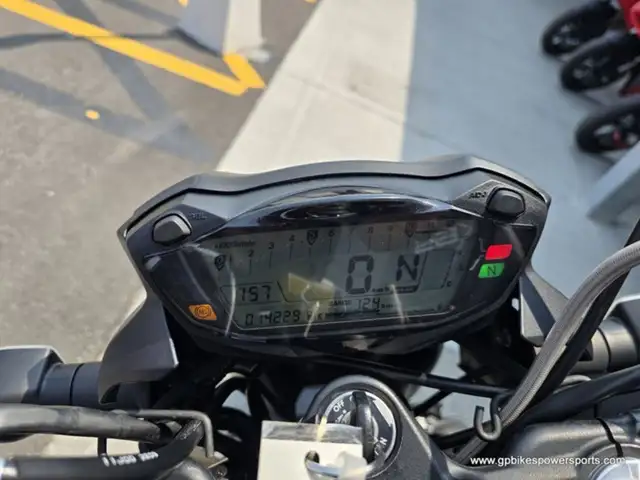 2017 Suzuki SV 650 ABS in Sport Bikes in Oshawa / Durham Region - Image 8