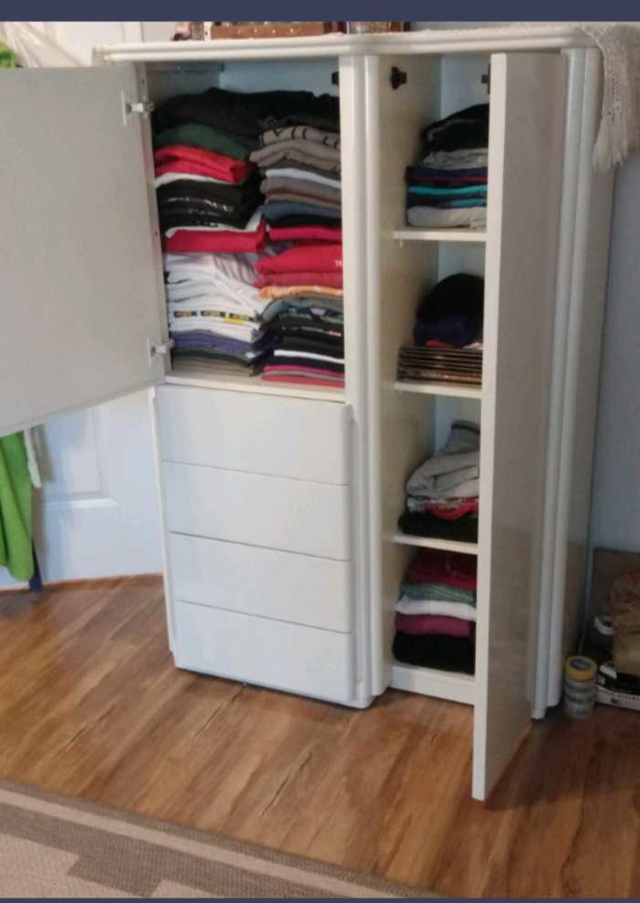Italian designer bedroom suite in Dressers & Wardrobes in Oakville / Halton Region - Image 5