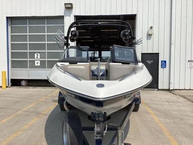 2005 Malibu Sunsetter LXi in Powerboats & Motorboats in Saskatoon - Image 3