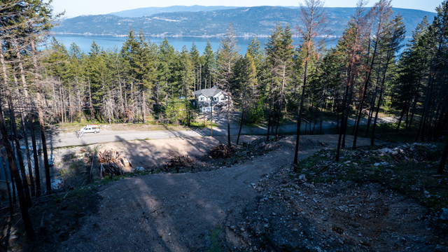 1 ACRE LOT IN KILLINEY BEACH in Land for Sale in Vernon