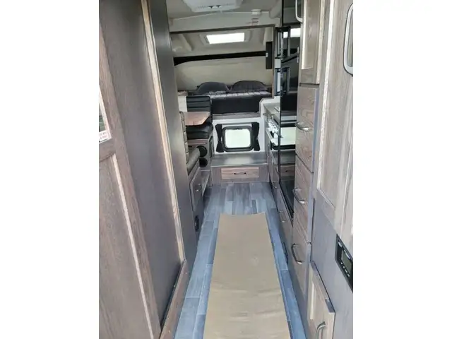 2025 Northern Lite Limited Edition 10-2EXLEDB Face-to-Face Dinet in Travel Trailers & Campers in Penticton - Image 7