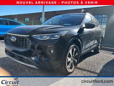 Le Ford Escape Platinum AWD 2025 allie un habitacle luxueux et ultra-confortable à des technologies...