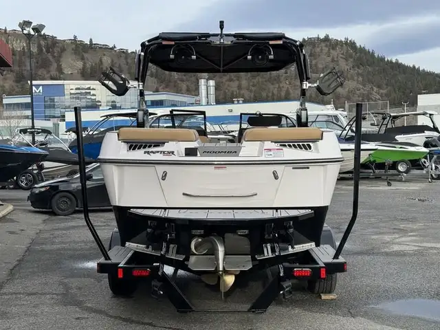 2024 Moomba Makai in Powerboats & Motorboats in Edmonton - Image 16