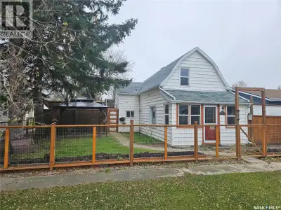 107 Carlyle Street, Arcola - 933 Sq Ft | 1.5 Storey | 1 Bedroom | 1 Bathroom | Garage | Large Fenced...