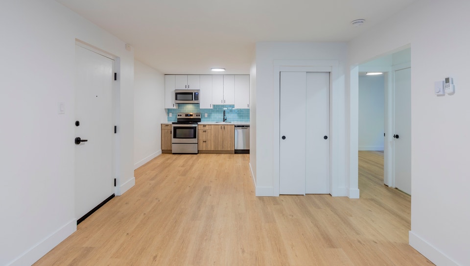 MULTIPLE 2 BEDROOM UNITS 626 LeBlanc Ct West W/INTERNET INCLUDED 4