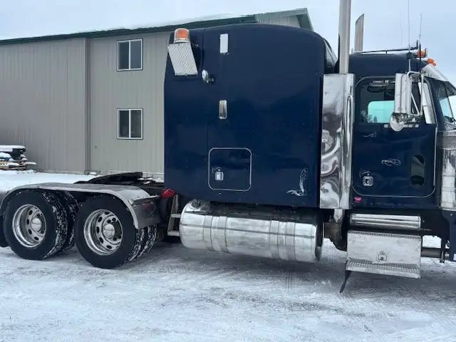 2003 PETERBILT 379 in Heavy Trucks in Ottawa - Image 3