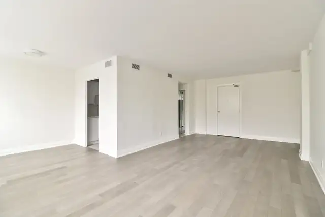 2 Bedroom 1.5 Bath in Long Term Rentals in City of Toronto - Image 19