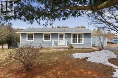 Are you looking for peace, tranquility and a sweet home? This 3 bedroom bungalow in a quiet neighbou...