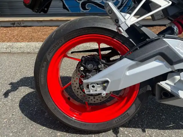 2021 Aprilia Tuono 660 in Street, Cruisers & Choppers in Delta/Surrey/Langley - Image 5