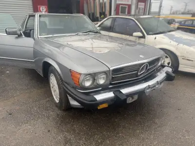 FOR PARTS OR RESTORE! We have here a 1989 Mercedes SL 560 Coupe, converts from the hard to top Conve...