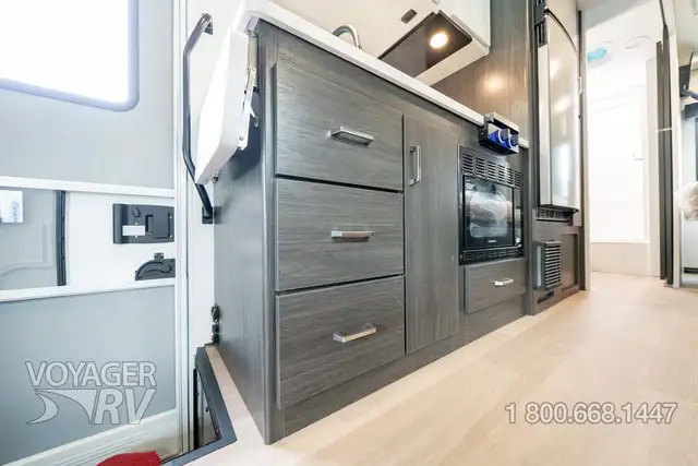 2027 Winnebago Sunflyer 22RS in Travel Trailers & Campers in Kelowna - Image 33
