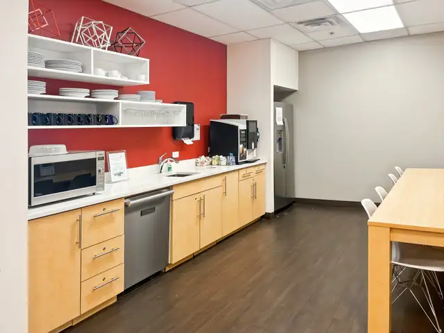 Flexible office memberships in Glen Abbey in Commercial & Office Space for Rent in Oakville / Halton Region - Image 7
