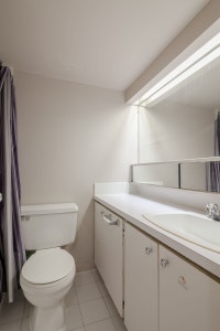 Akelius studio apartment for rent. Located near Du Fort in the Downtown - Guy Concordia neighborhood... (image 3)
