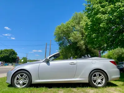 Please Call or Text Mike 519-502-8169 or Miguel 519-830-0895 to book your test drive. Very Clean 201...