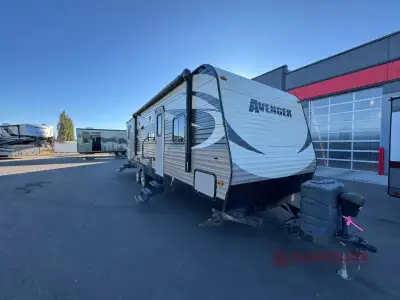 Your kids will enjoy their own space with the double bunk beds in the rear of this 28DBS Avenger tra...