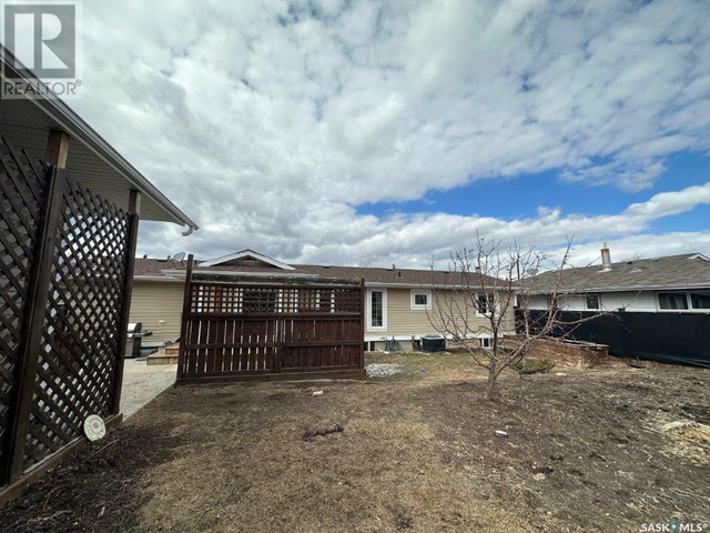 303 8th AVENUE W Kindersley, Saskatchewan in Houses for Sale in Saskatoon - Image 3