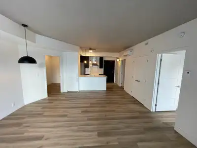 3 1/2+ avec bureau Vue splendide sur les Laurentides ! Vivez l'expérience urbaine sur le Plateau de...