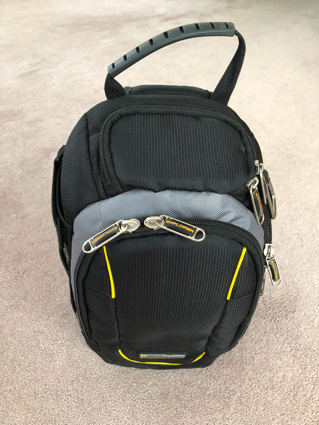 BRAND NEW Deluxe National Geographic Black Camera Bag in Cameras & Camcorders in Norfolk County