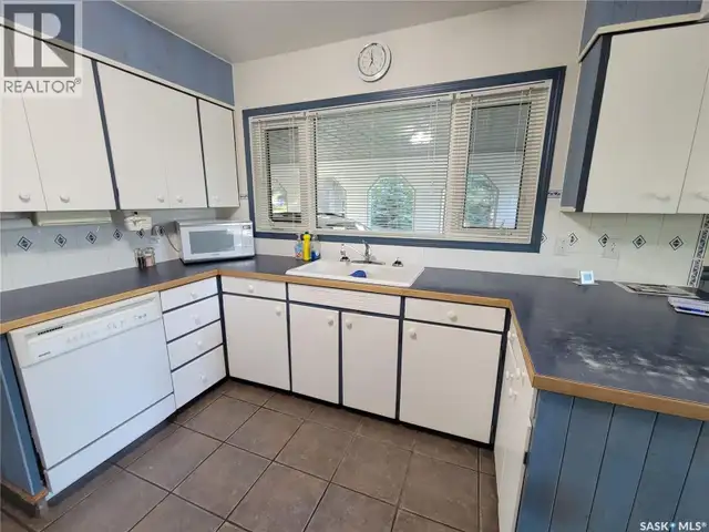 33 Main STREET Willow Bunch Rm No. 42, Saskatchewan in Houses for Sale in Moose Jaw - Image 9