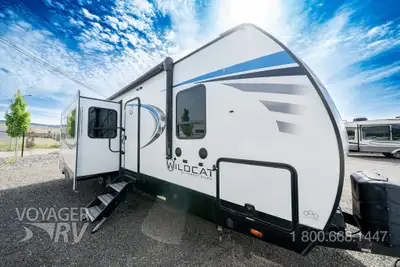 Located in Winfield, BC Call or Text 250-766-4607 Voyager RV Centre 1-800-668-1447 Ducted Air Condit...