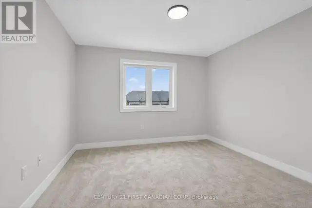34 POSTMA CRESCENT North Middlesex (Ailsa Craig), Ontario in Houses for Sale in Grand Bend - Image 14