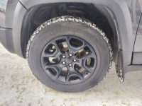 2022 JEEP Cherokee Engine: V6 Cylinder Engine 3.2L L/100Km City: 12.9 L/100Km Hwy: 9.7 Safety Equipm... (image 9)