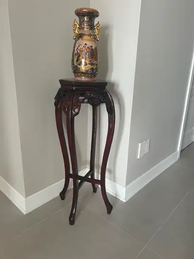 Vase et support en bois, View more